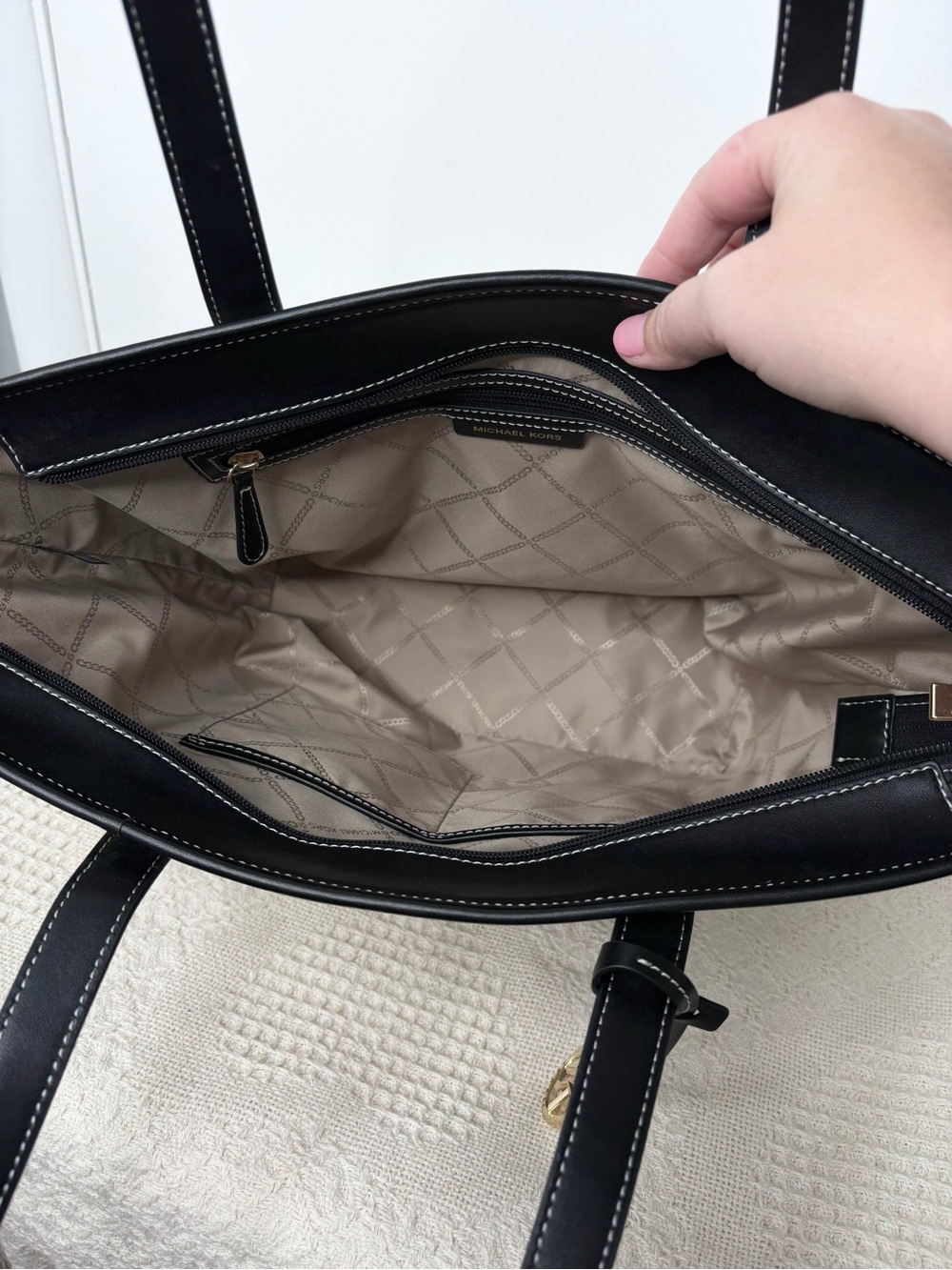 New Michael Kors Jet Set Travel Tote Black Natural - Picture 7 of 8